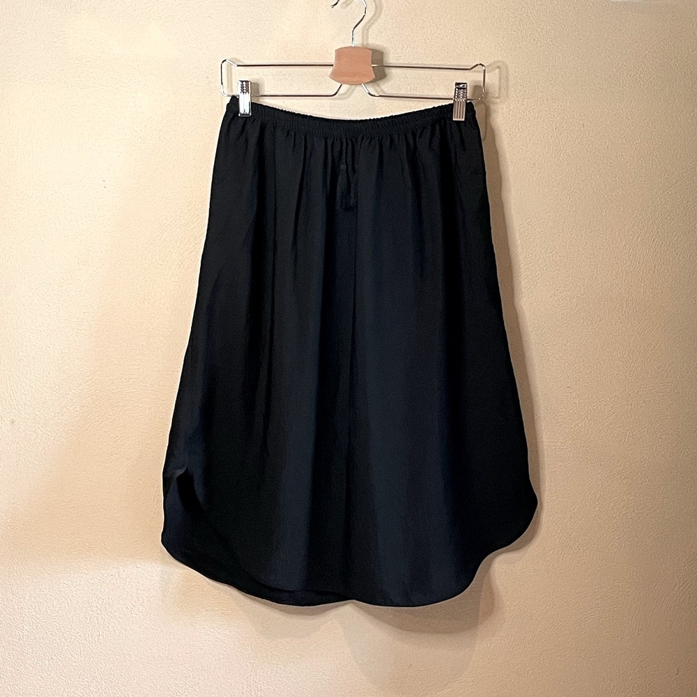 H&M Solid Black Flowy Midi Skirt with Side Slits Drawstring Elastic Waistband 6